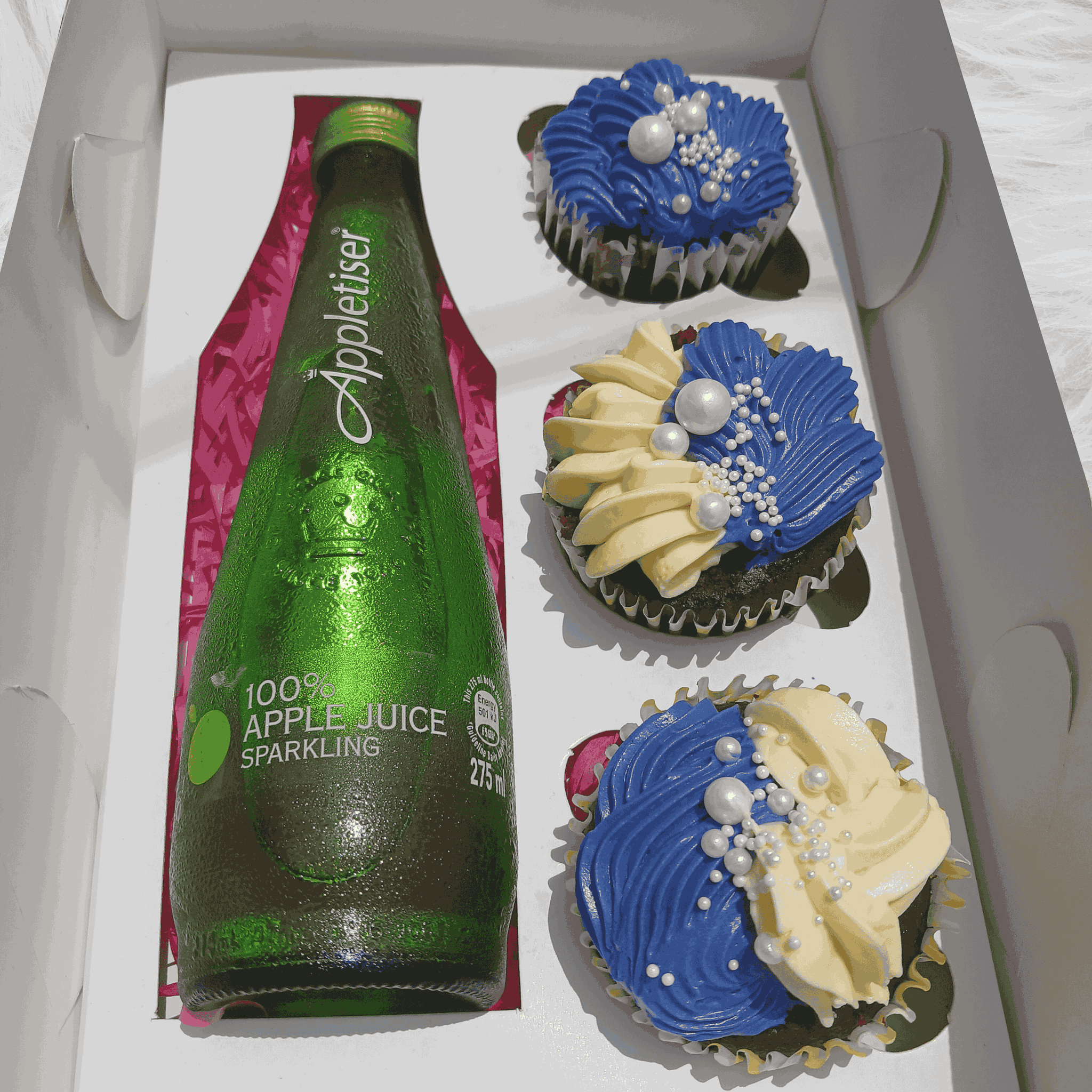 Box of 3 Cupcakes + Mini Wine_1