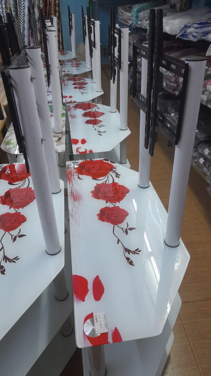 GLASS TV STAND WITH BRACKET _1