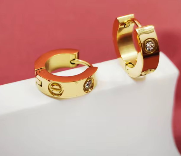 Love hoop earrings_1