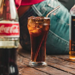 Cuba Libre (Rum & Coke)