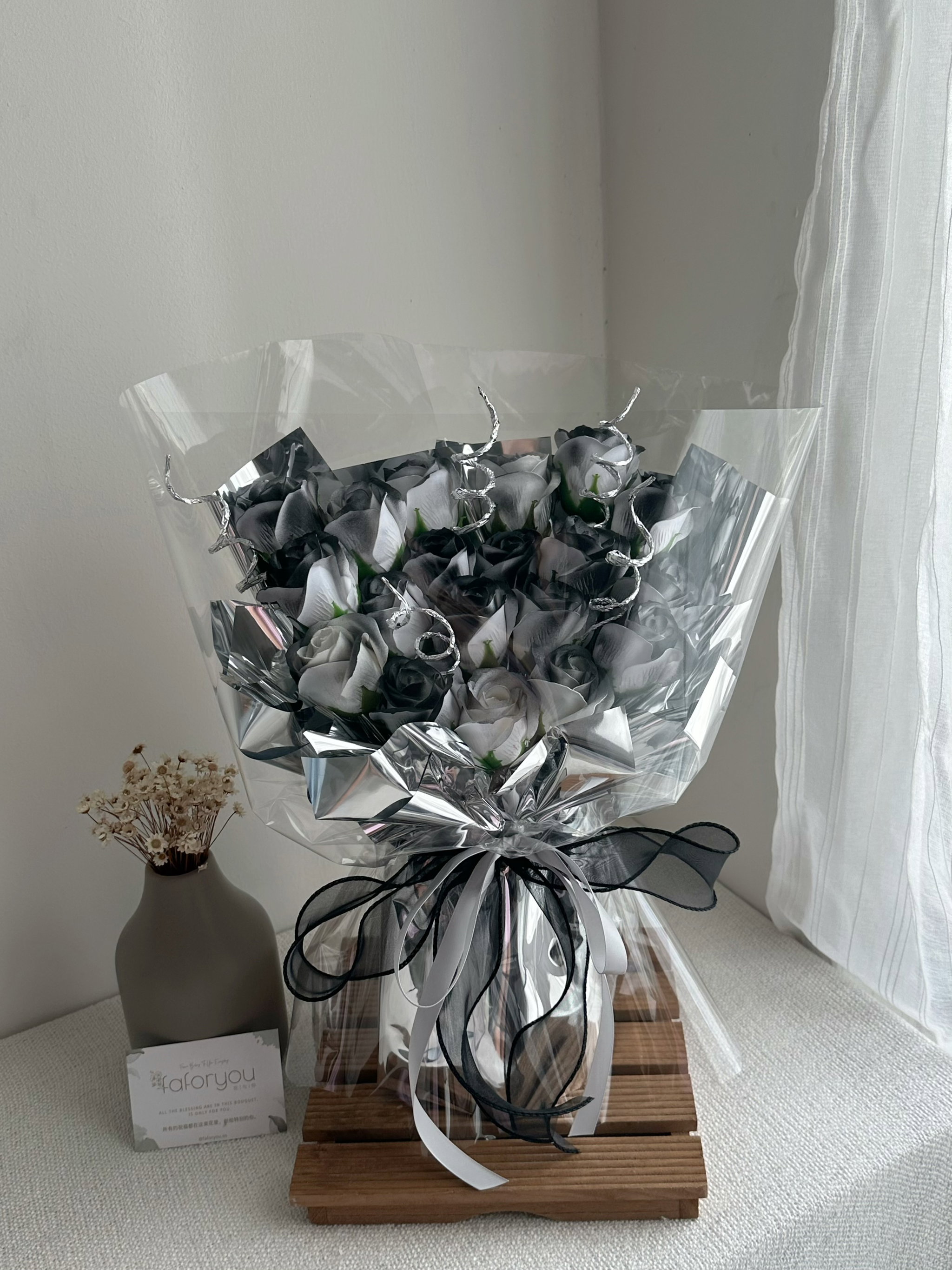 19 stalk Galaxy Soap Rose Bouquet _0