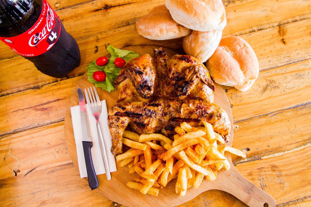 Full chicken and chips and 4 rolls 