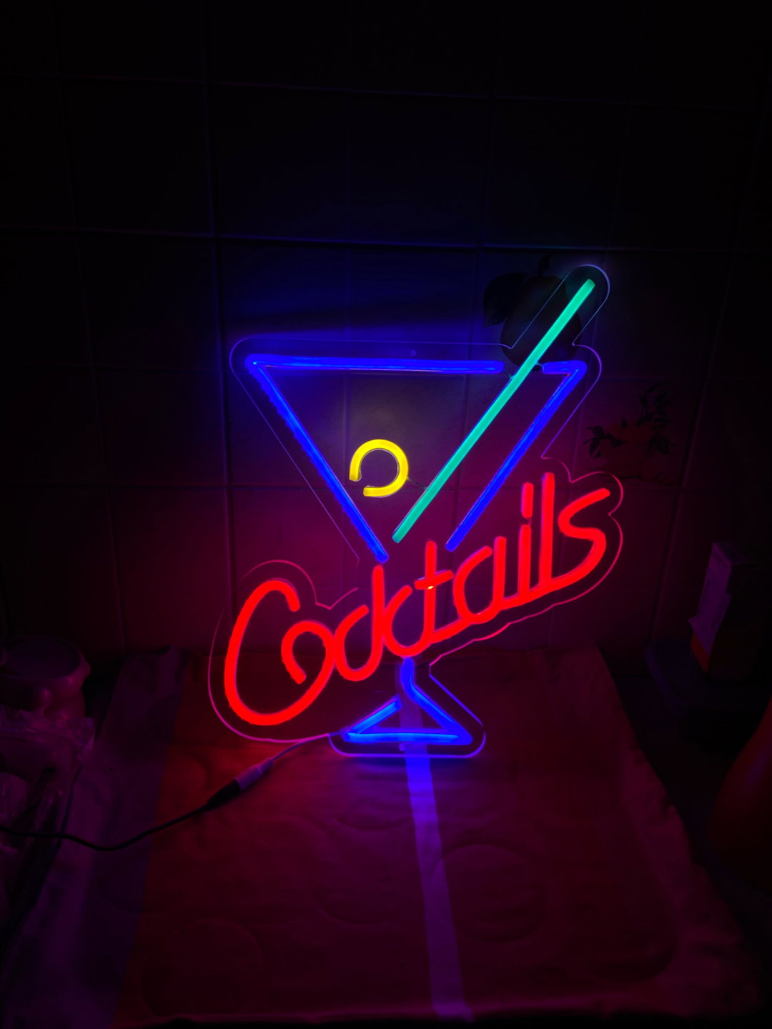 Cocktail neon sign