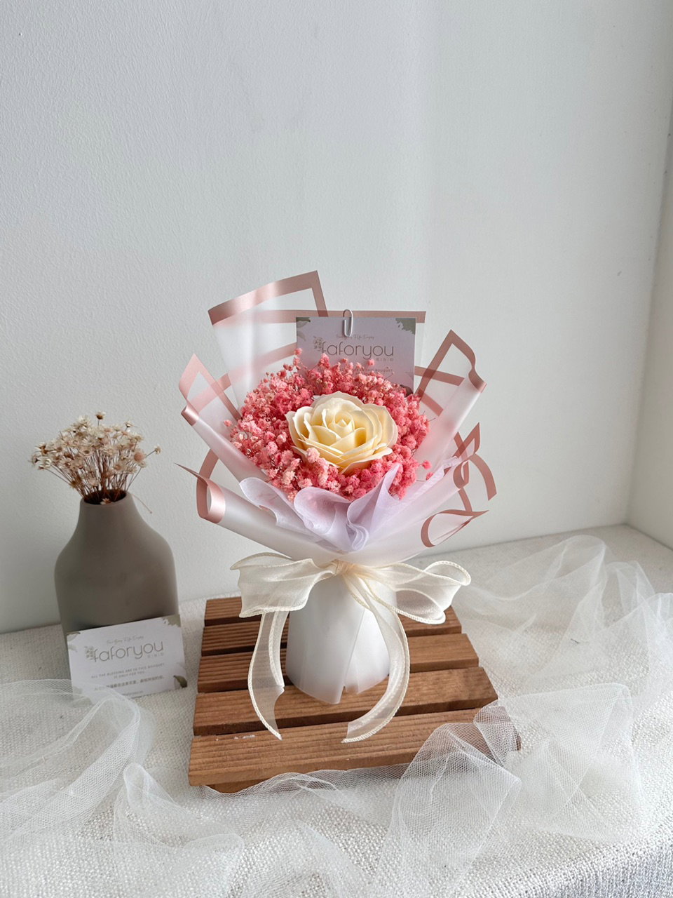 (1R004) 1 Stalk Rose Baby Breath Bouquet_1