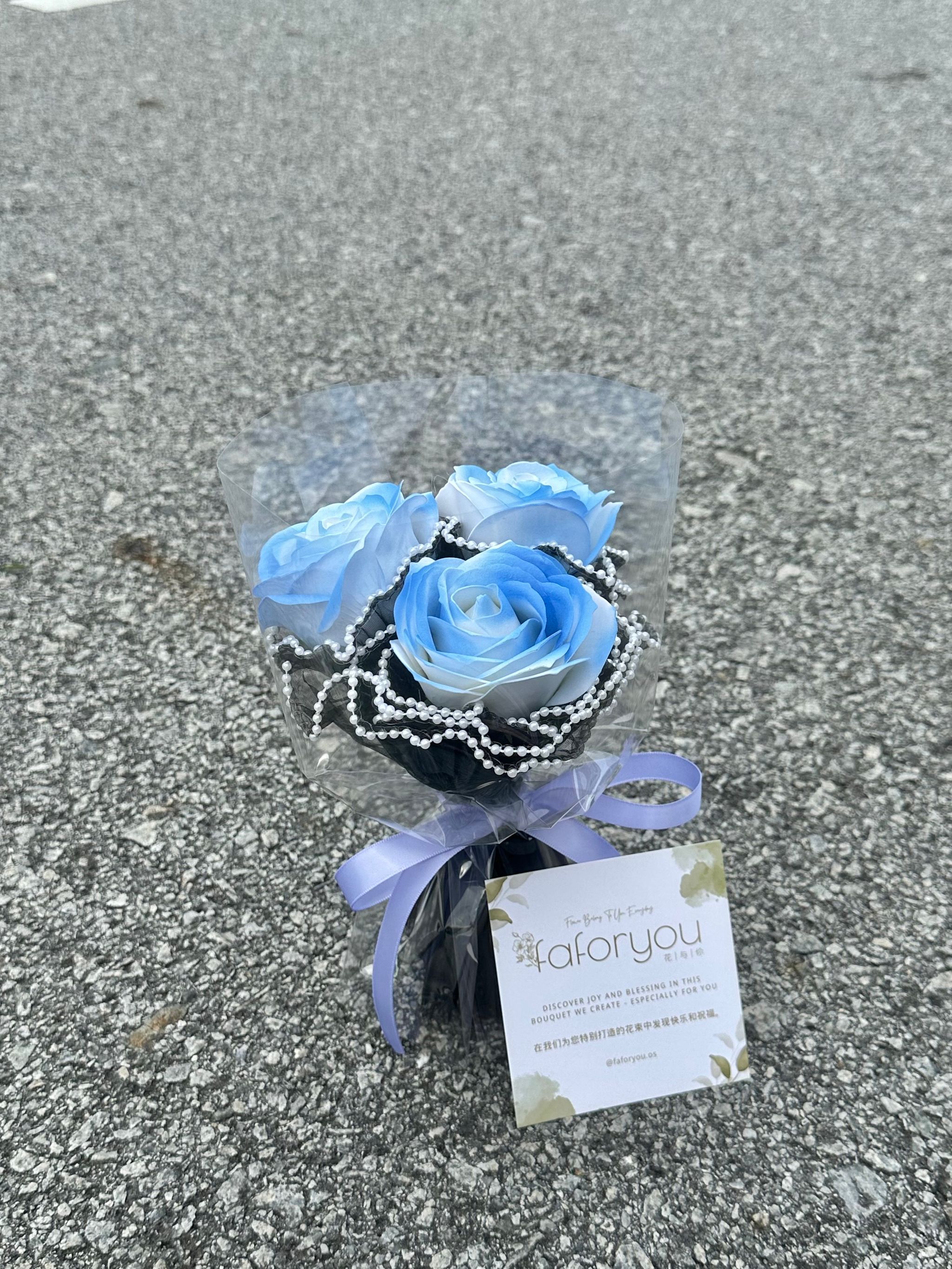(3R004) 3 Stalk Transparent Soap Rose Bouquet _4