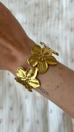 Gold Floral bangle 