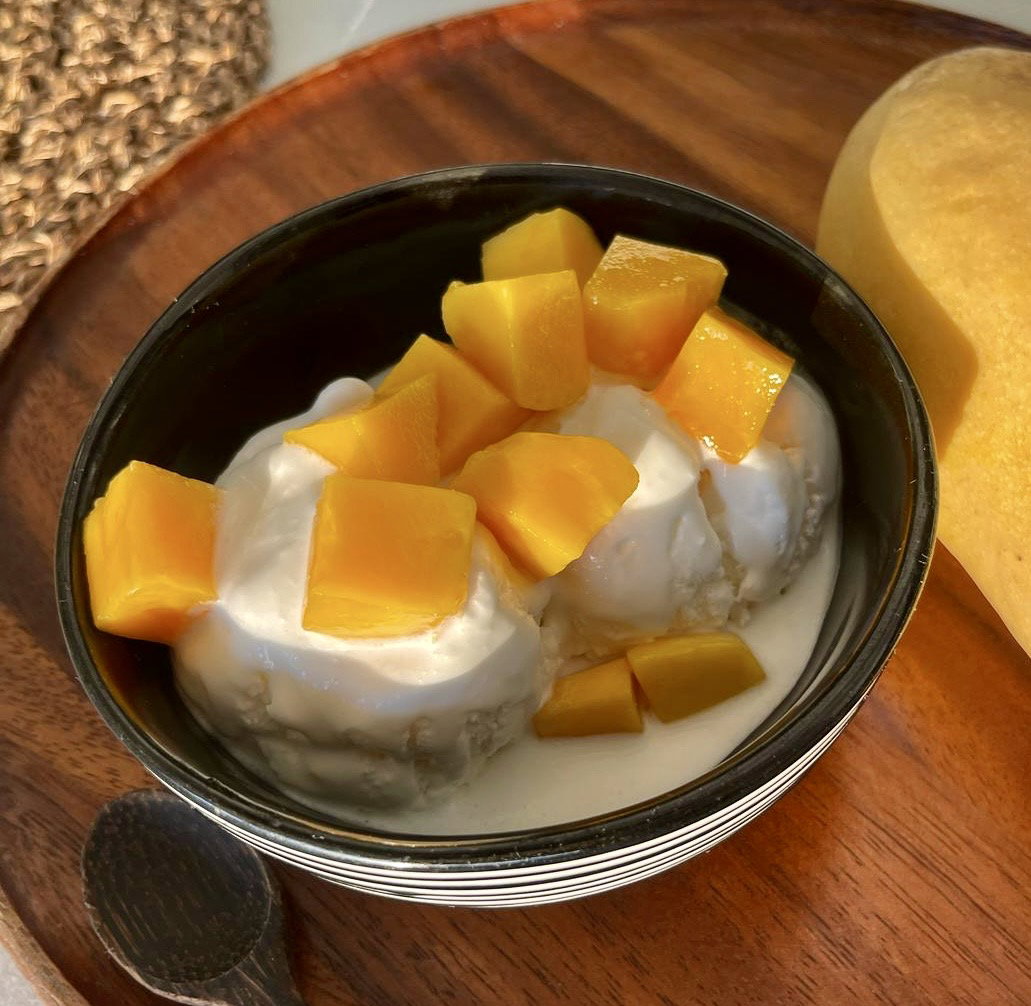 Coconut ice cream with mango 