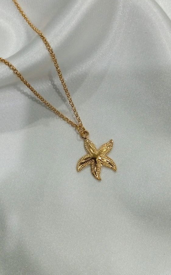 Pendant necklaces by The Charm Lab_15