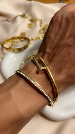 Nail Bracelet Gold