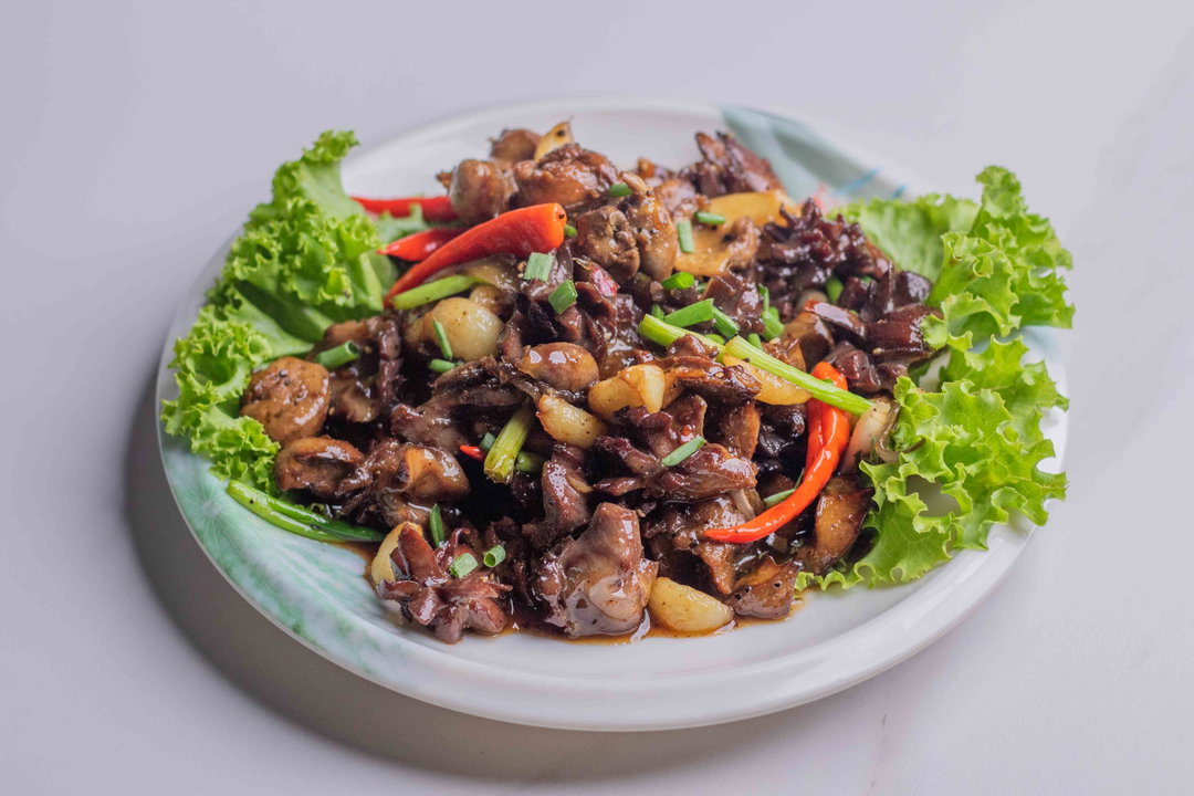 ឆាប្រៃផ្អែមគ្រឿងក្នុងមាន់ (បែបខ្មែរ)