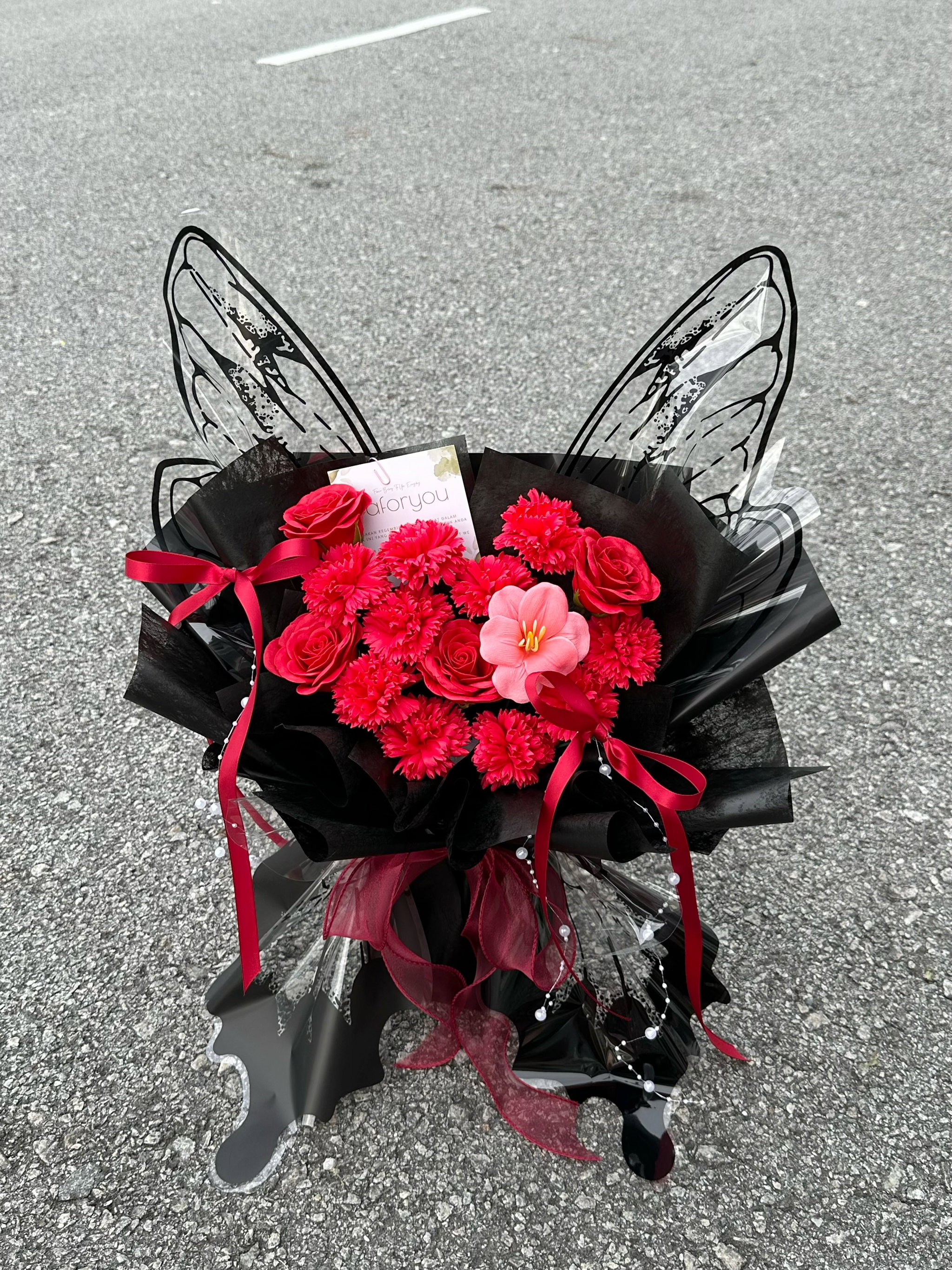 Butterfly Soap Carnation Bouquet _0