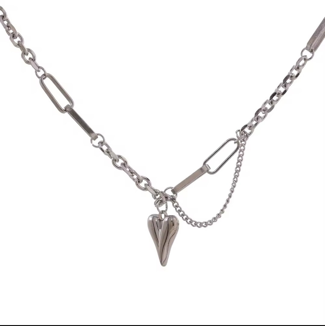 Amor Necklace - Silver