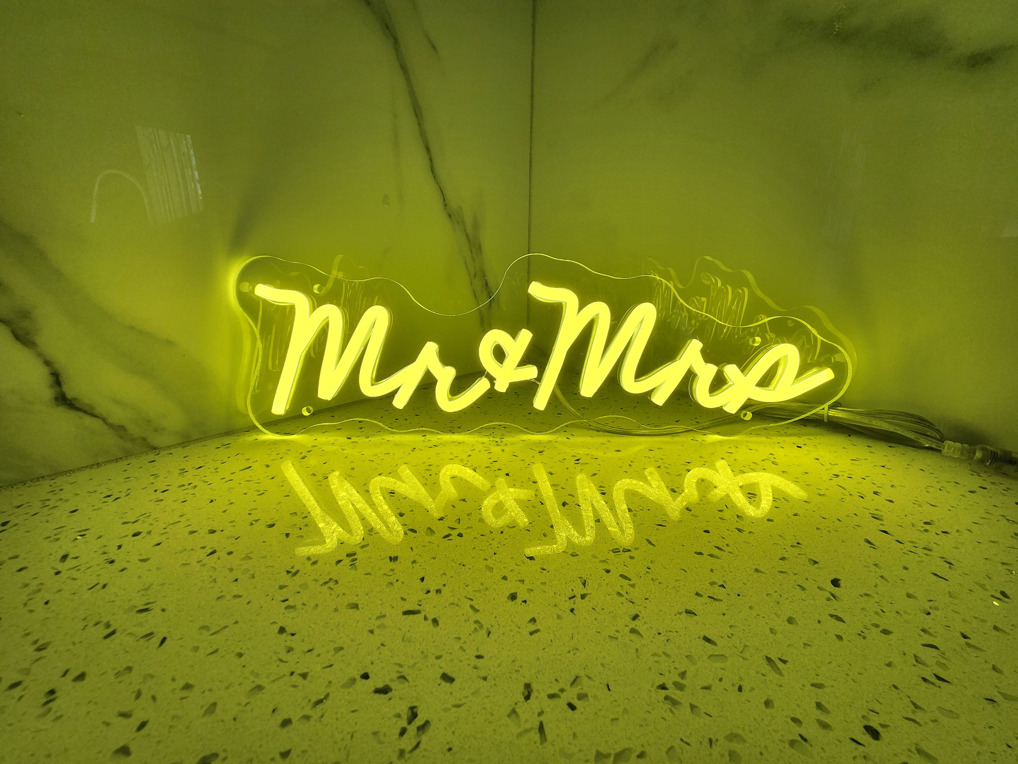 Mr&Mrs Neon Sign_0