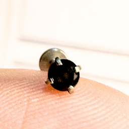 Labret piedra color