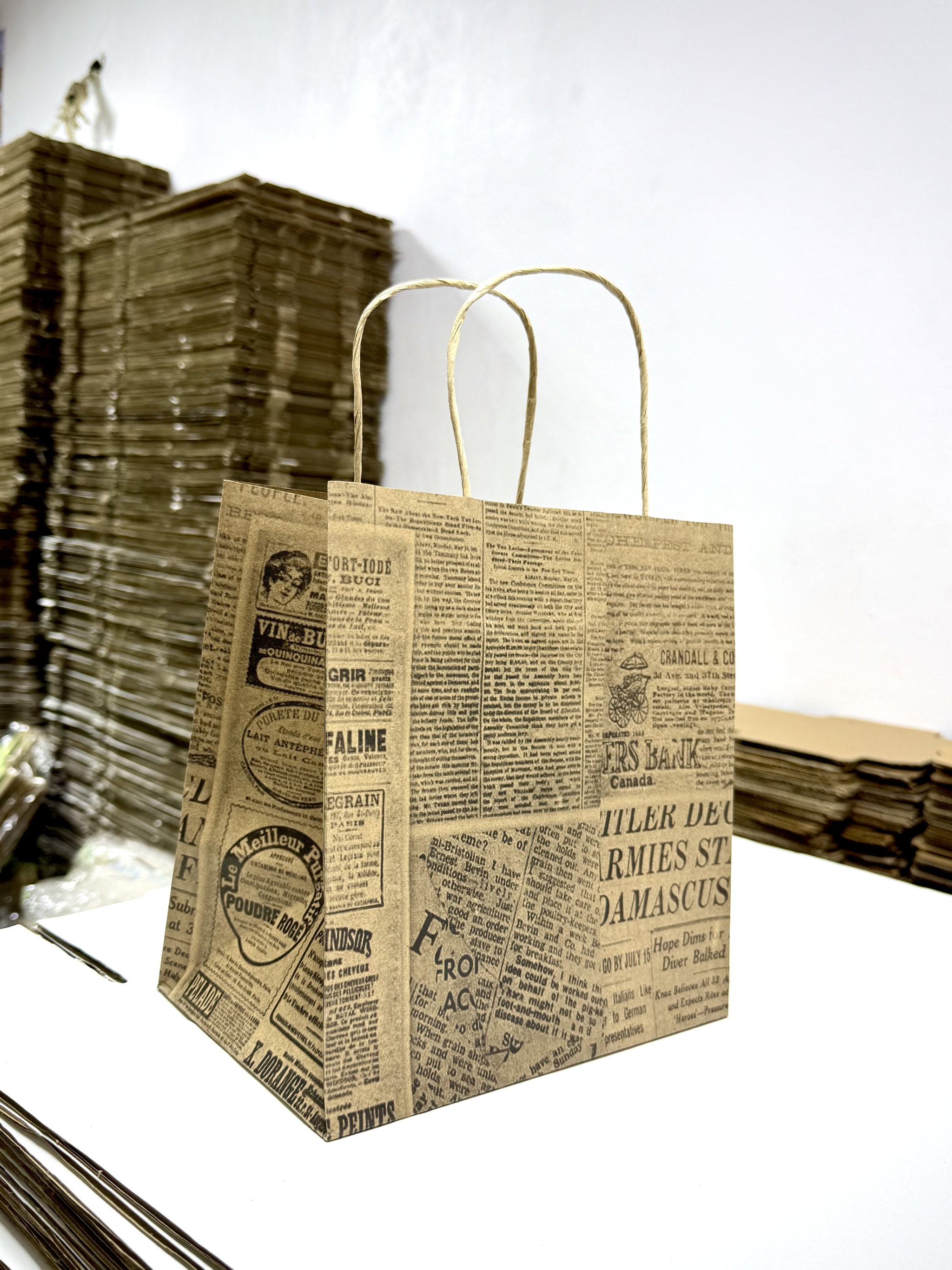 “NEWSPAPER PRINTS” DELIVERY CARRIER  BAGS -2 SIZES/RETAIL_1