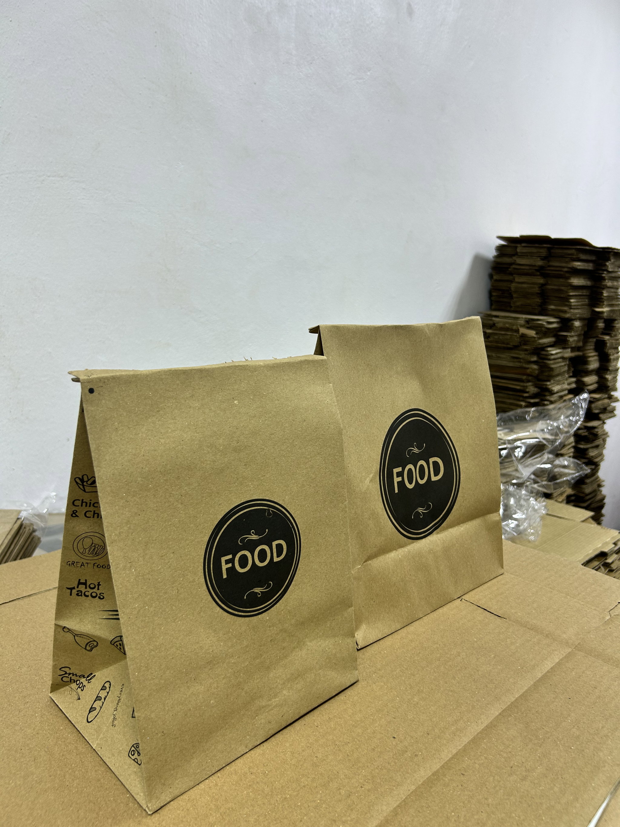 DELIVERY TAKEOUT BAGS - GENERIC DESIGN / “FOOD TO GO” BROWN & BLACK WITHOUT HANDLES_4
