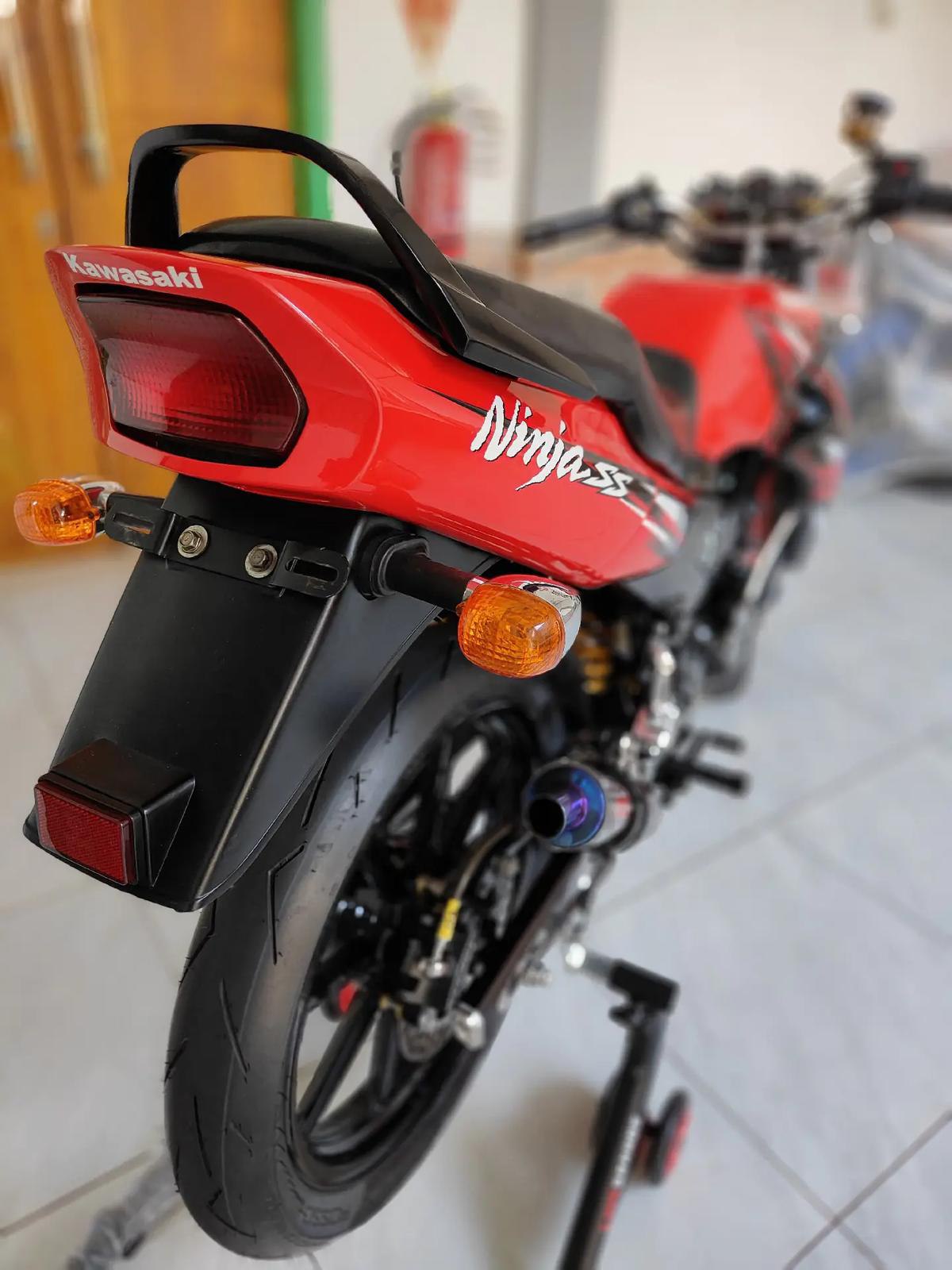 KN 150 SS Modifikasi Red_8