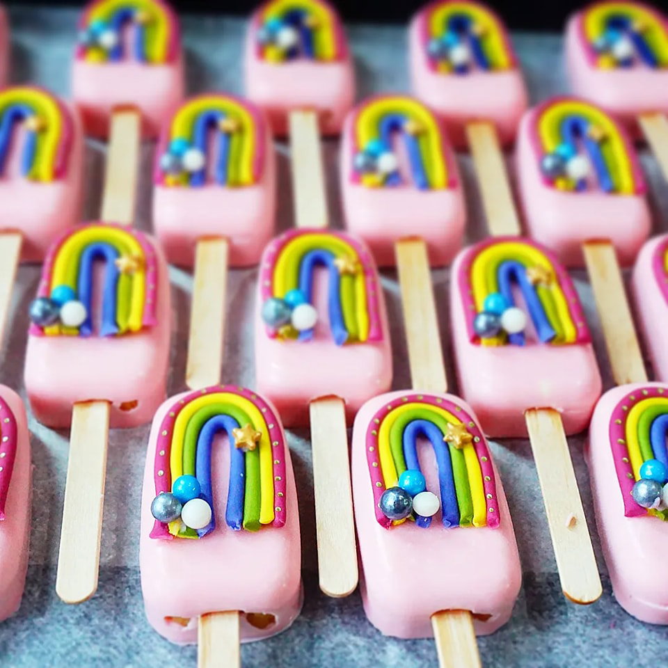 Themed Cakesicles and Cakepops