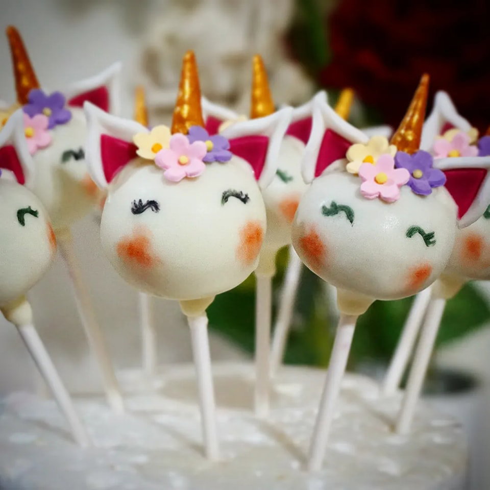 Themed Cakesicles and Cakepops_5