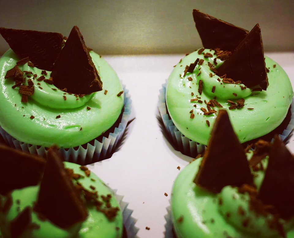 Chocolate Cupcakes (Box of 6)_4