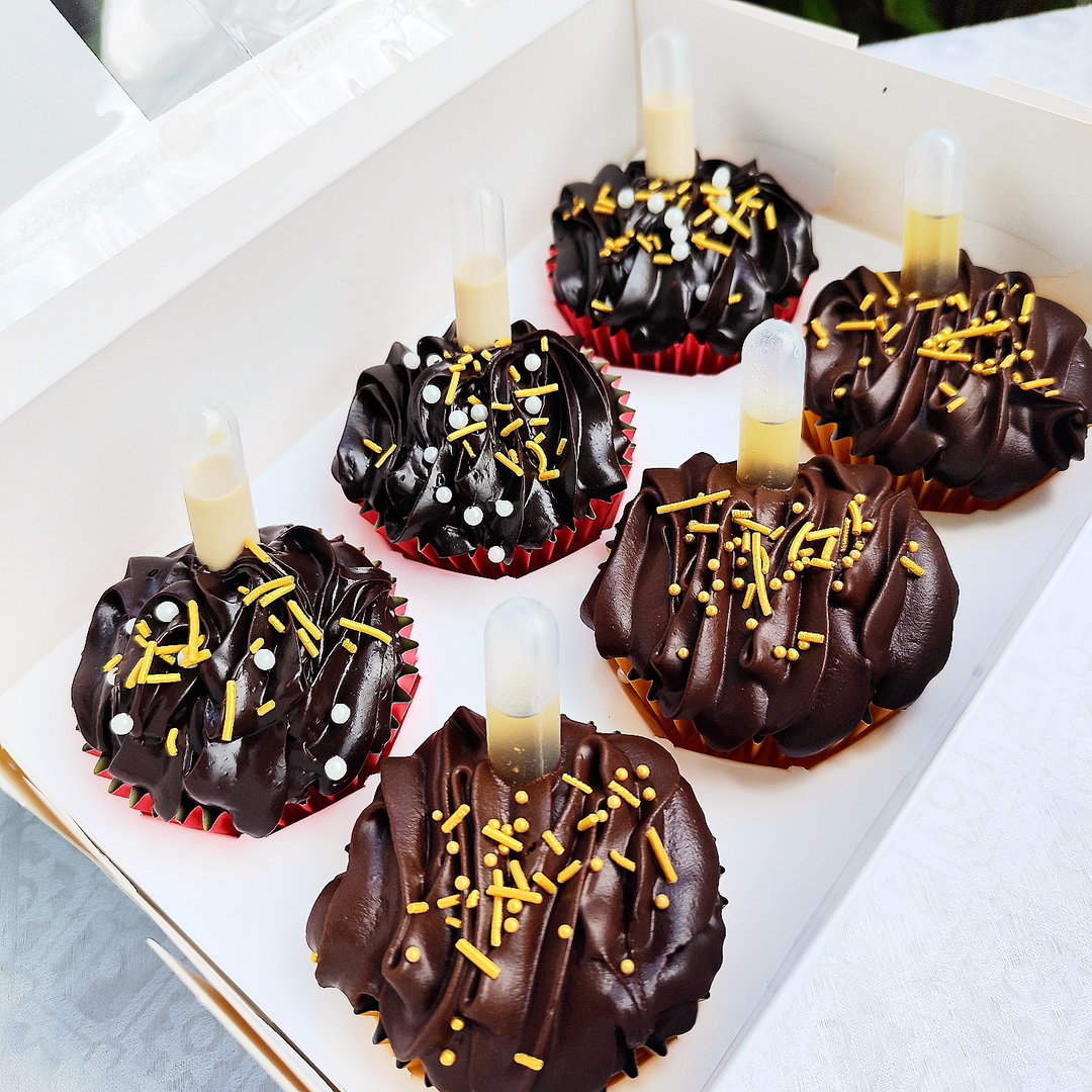 Liqueur/Whiskey Ganache Cupcakes (Box of 6) - Eggless