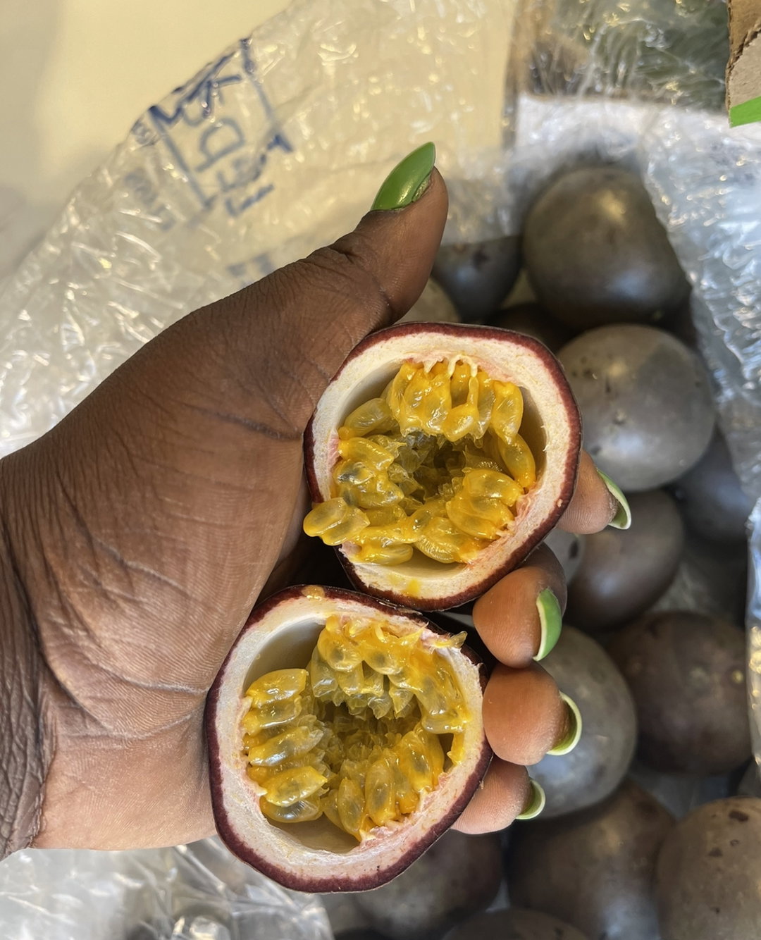 Imported Passion fruits x 1