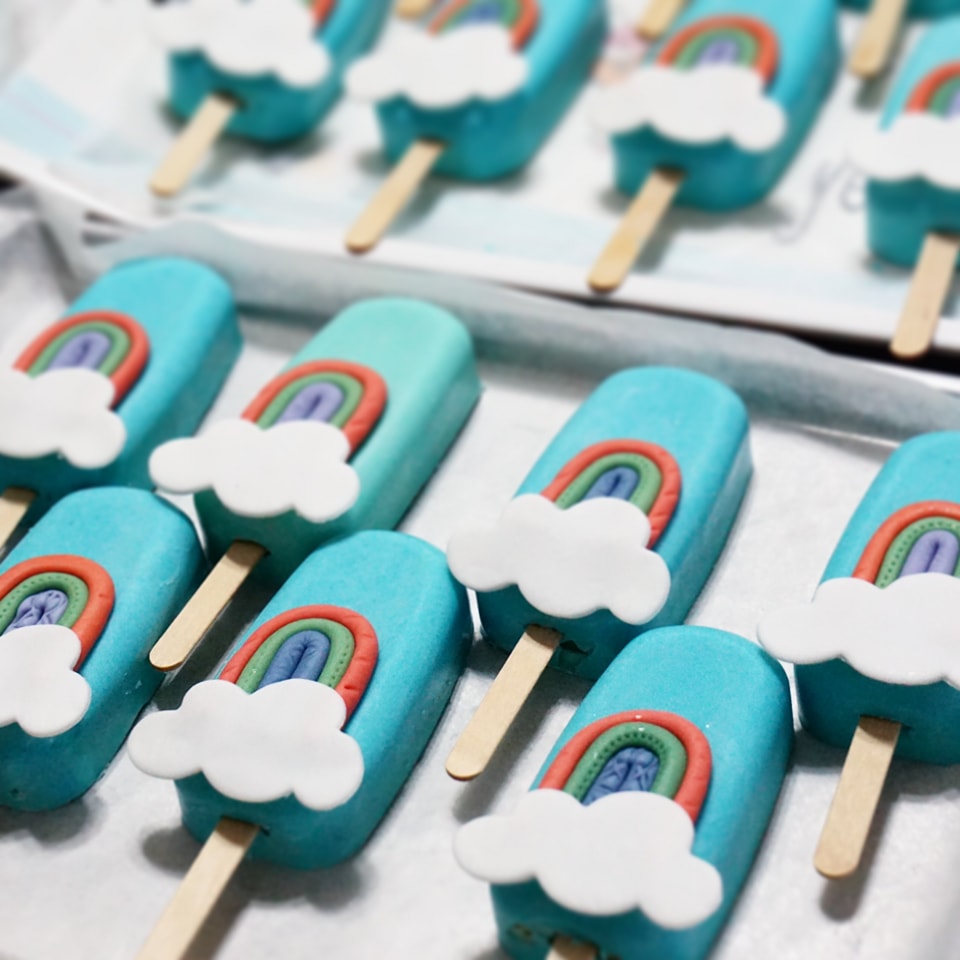 Themed Cakesicles and Cakepops_1