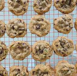 CHOCOCHIPS CON PISTACHO Y SAL MARINA AHUMADA (DOCENA)