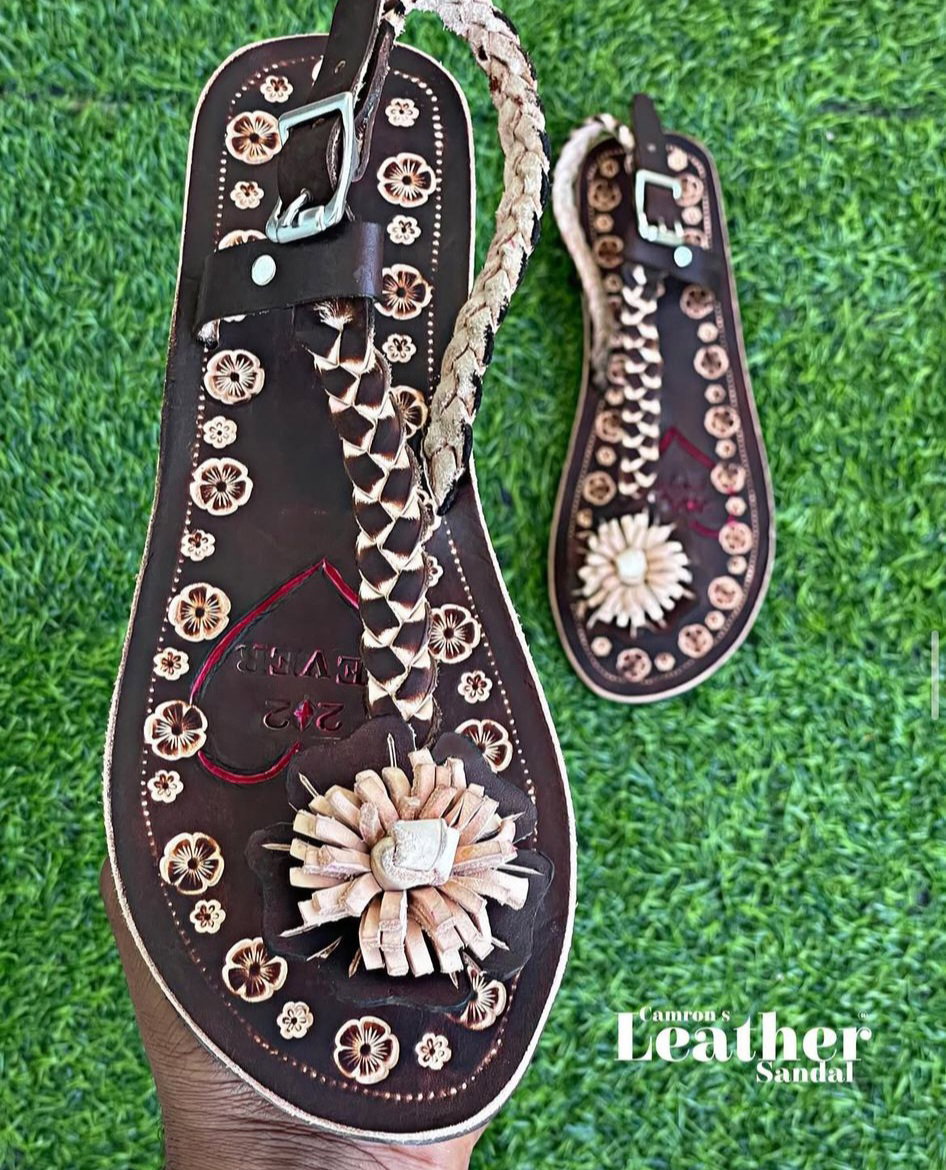 Island Ember – Driftwood Bloom