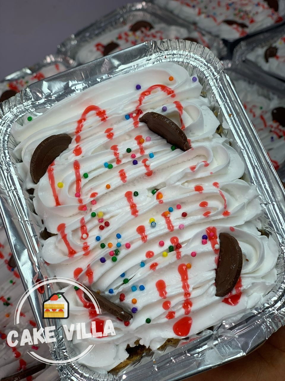 Vanilla Foil Cake w Whipped Cream _0