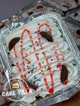 Vanilla Foil Cake w Whipped Cream 