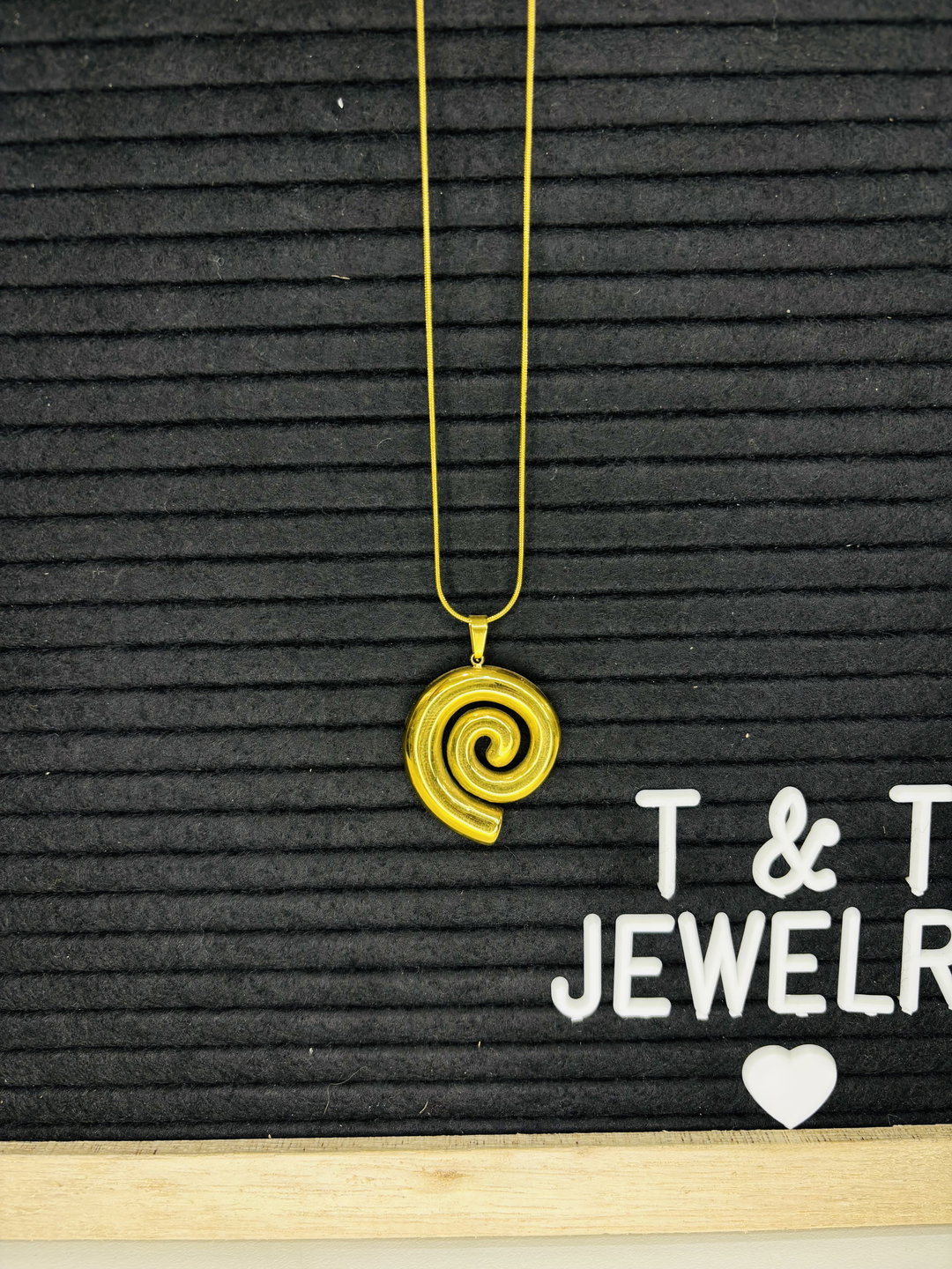 Gold Pendant Necklace 