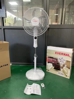 ventilateur Evernal sur pied 18"