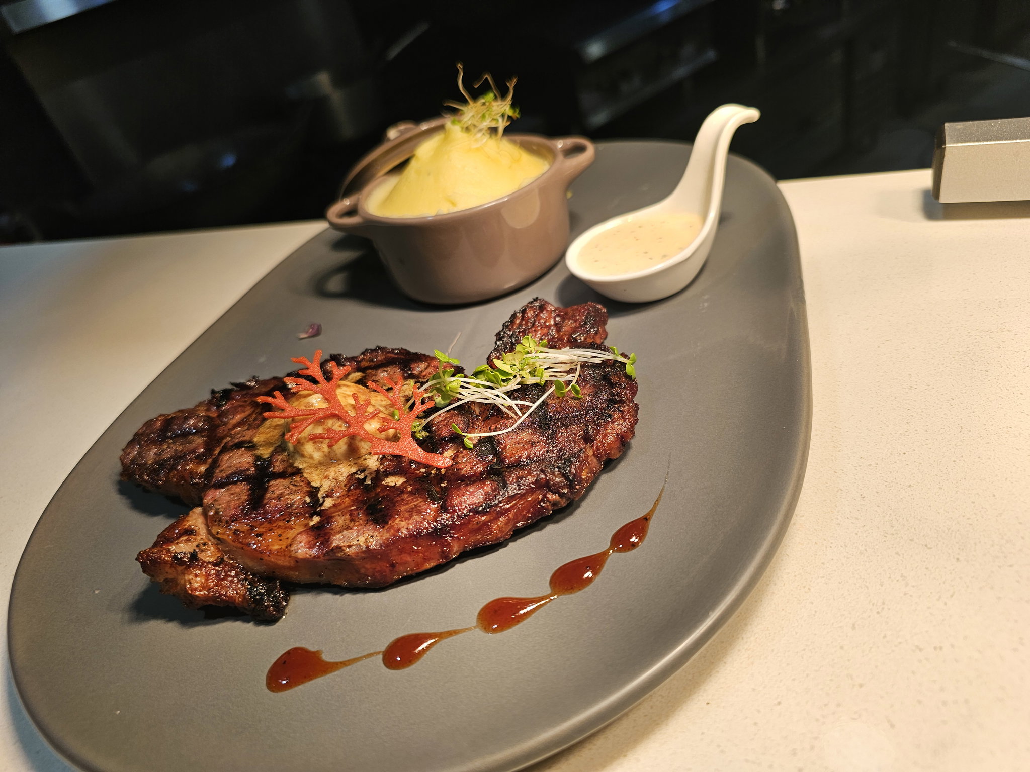 Grilled ribeye steak_0