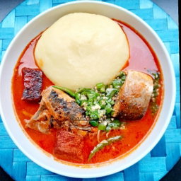Sauce tomate au poisson frais (silivi) avec agbéli