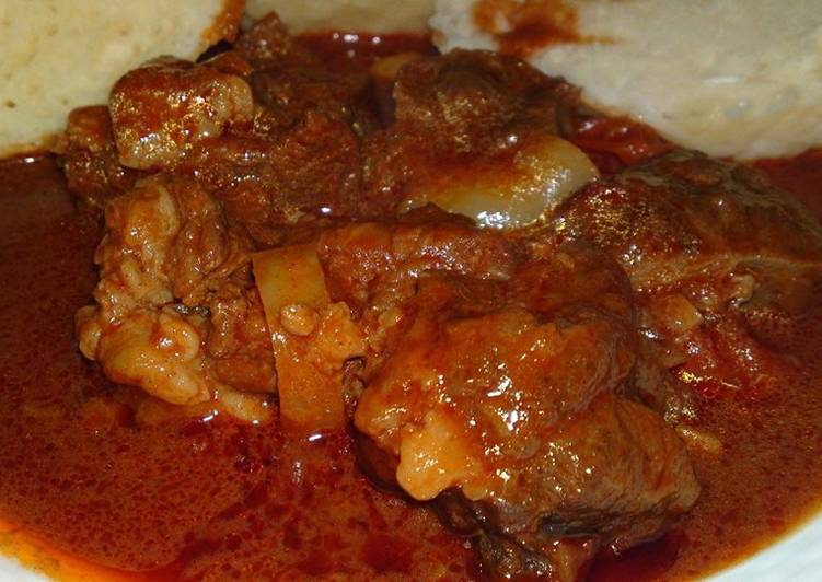 Sauce tomate avec igname pilée - MAQUIS MAHI