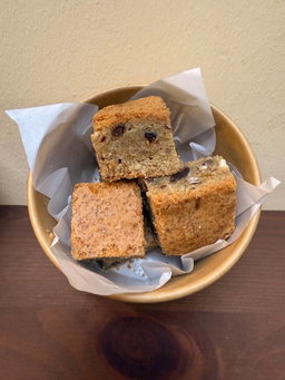 Chocolate Chips Blondies (12-13pcs)