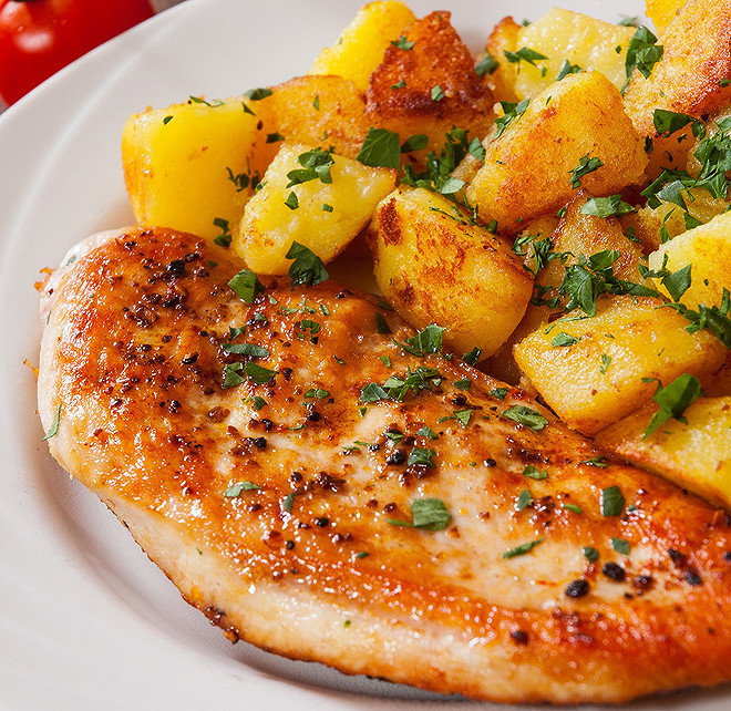 Pomme sautée au poulet - BAR RESTAU CHEZ DAGAN_0