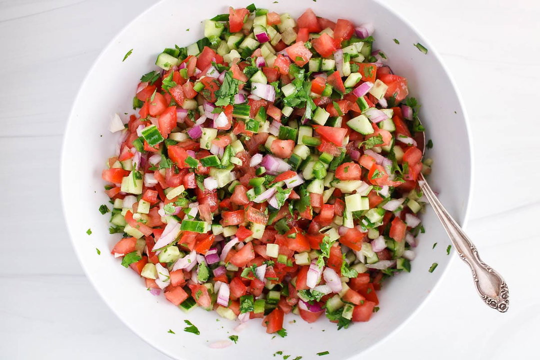 Salade de tomate au poisson - BAR RESTAU CHEZ DAGAN
