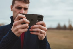 iPhone 13 Pro 256 Go (venant presque neuf - Garantie 3 mois sauf écran)