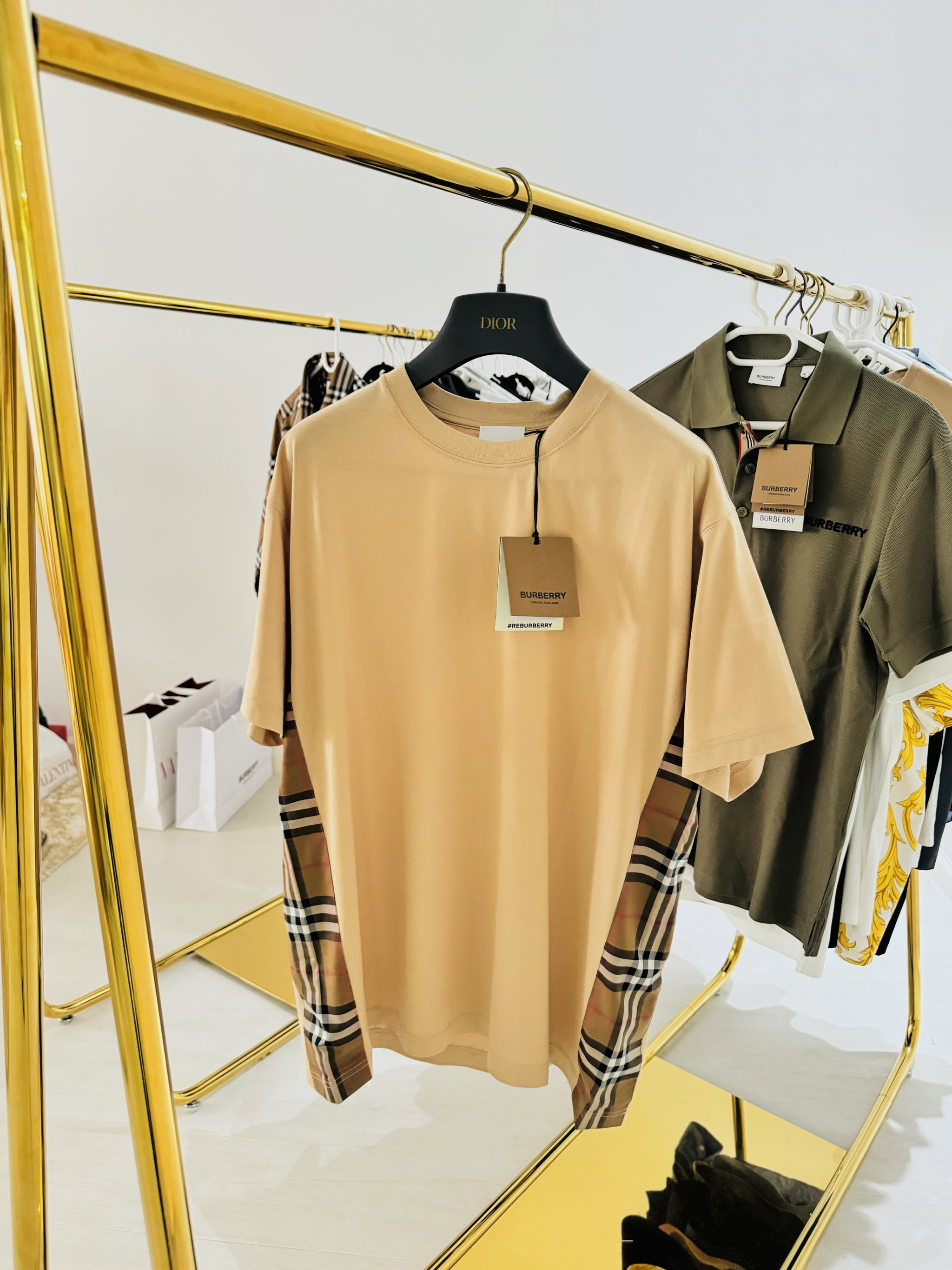 -50%‼️ / T shirt Burberry unissexo _2