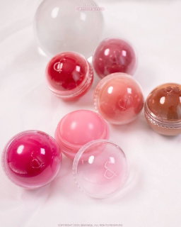 Romand juicy roll cheek