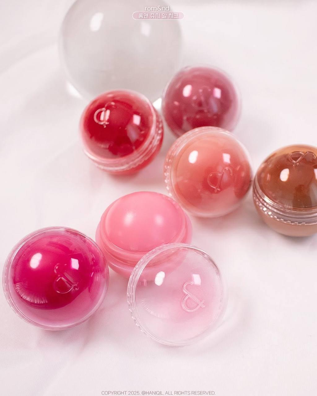 Romand juicy roll cheek