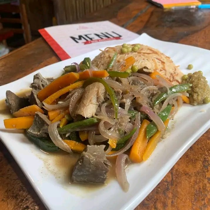 Riz créoles antoinaise avec un sauté de tripes de bœuf au légumes - CAFE ANTOINE