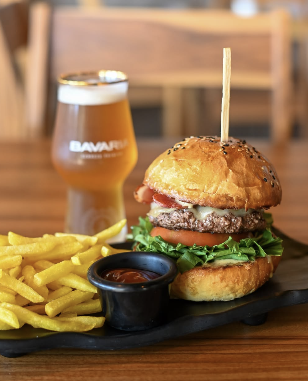 Hamburguesa Sepalo con papas fritas