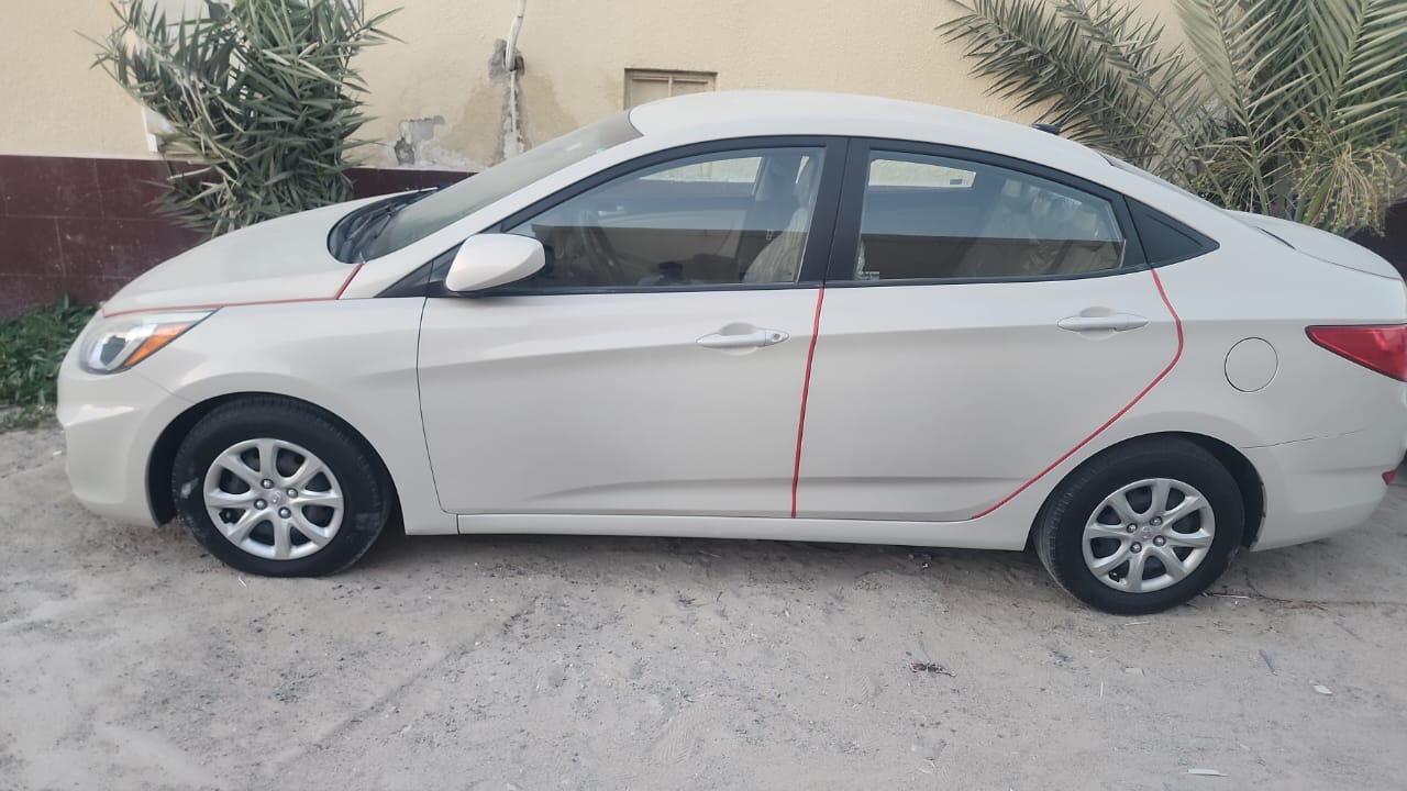 2016 White Hyundai Accent_0