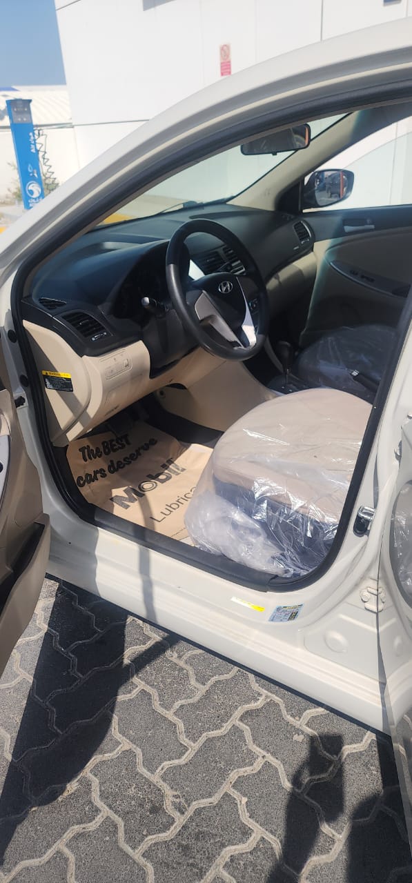 2016 White Hyundai Accent_10