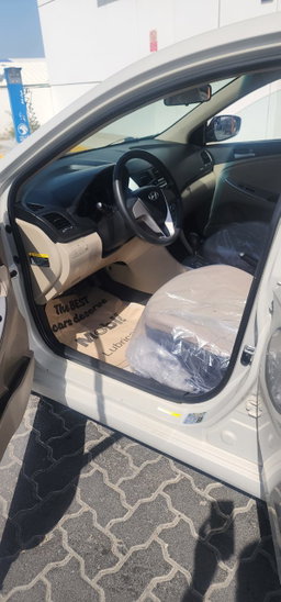 2016 White Hyundai Accent