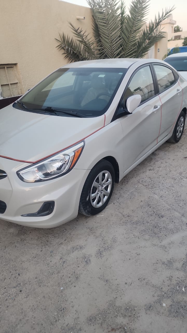 2016 White Hyundai Accent_3
