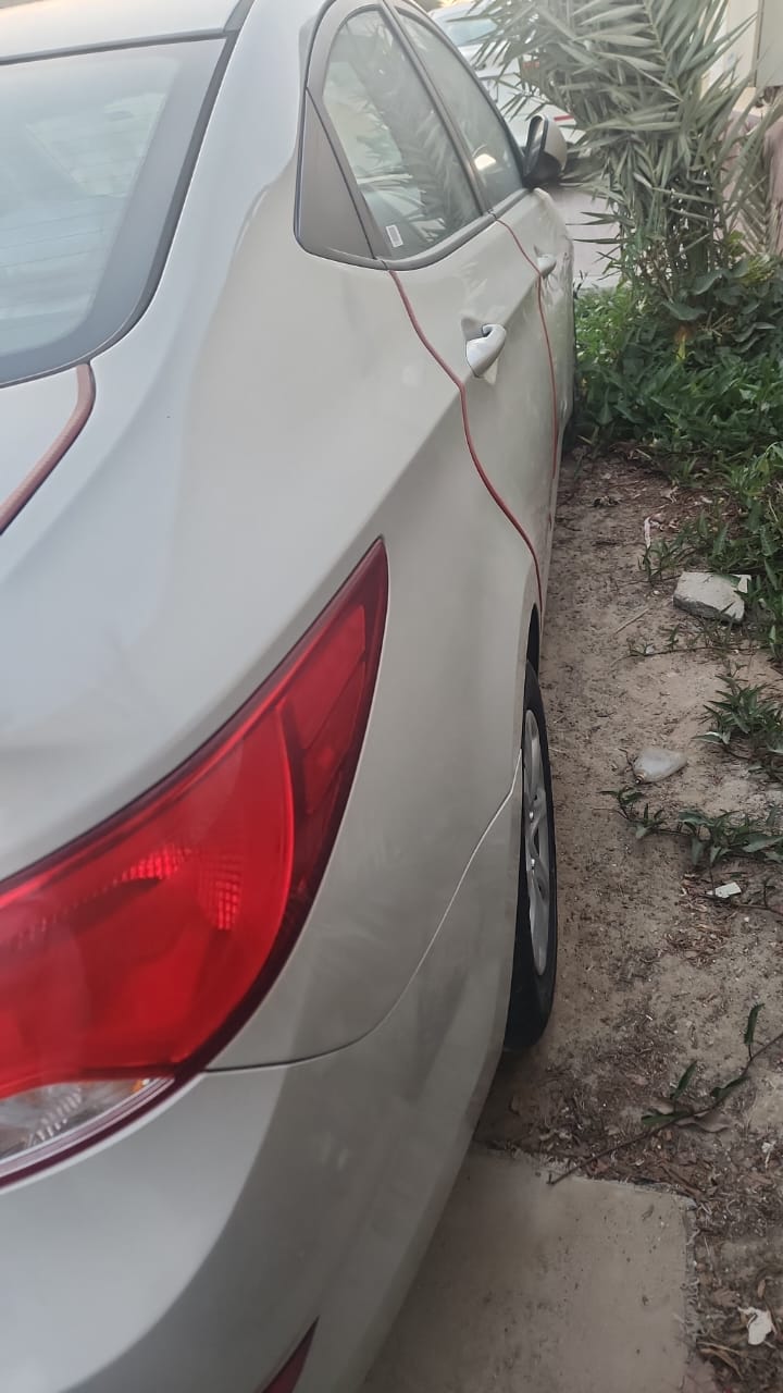 2016 White Hyundai Accent_2